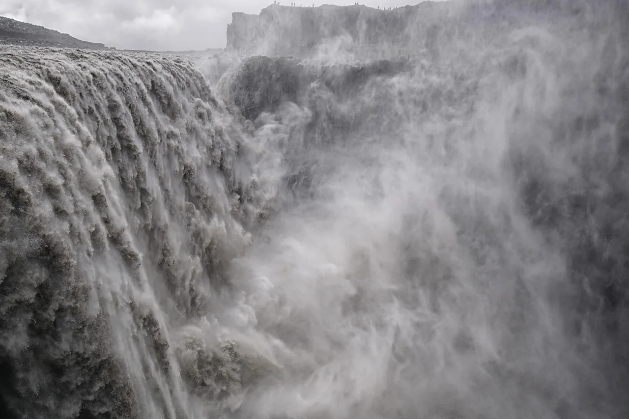 Dettifoss şelalesi siyah beyaz manzara fotoğrafı