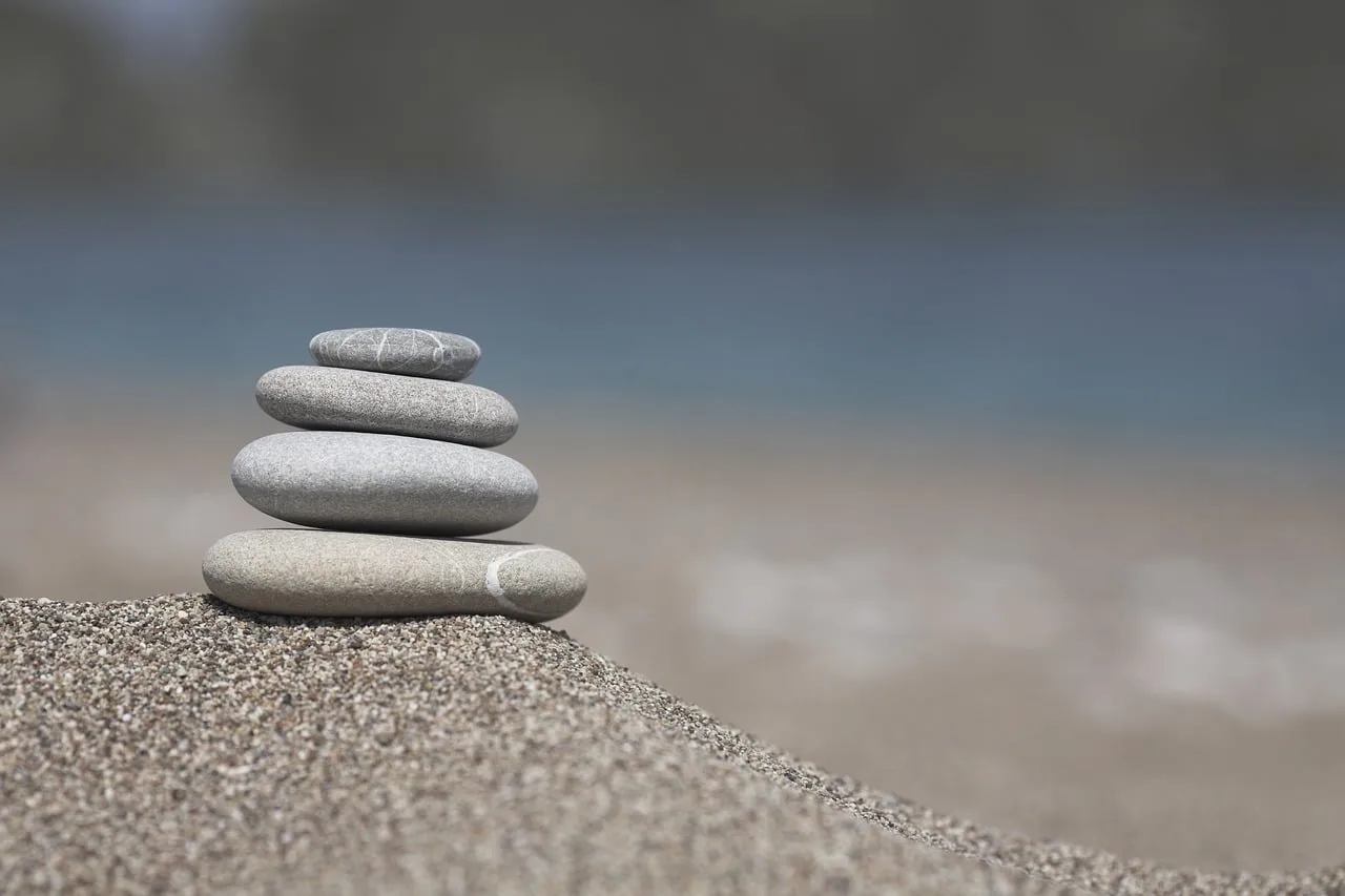 Doğal taş dengesi meditasyon sahnesi