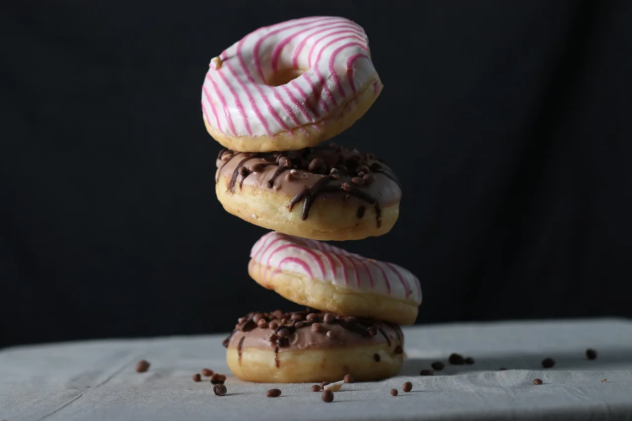 Donutlu tatlı tabağı renkli şekerleme