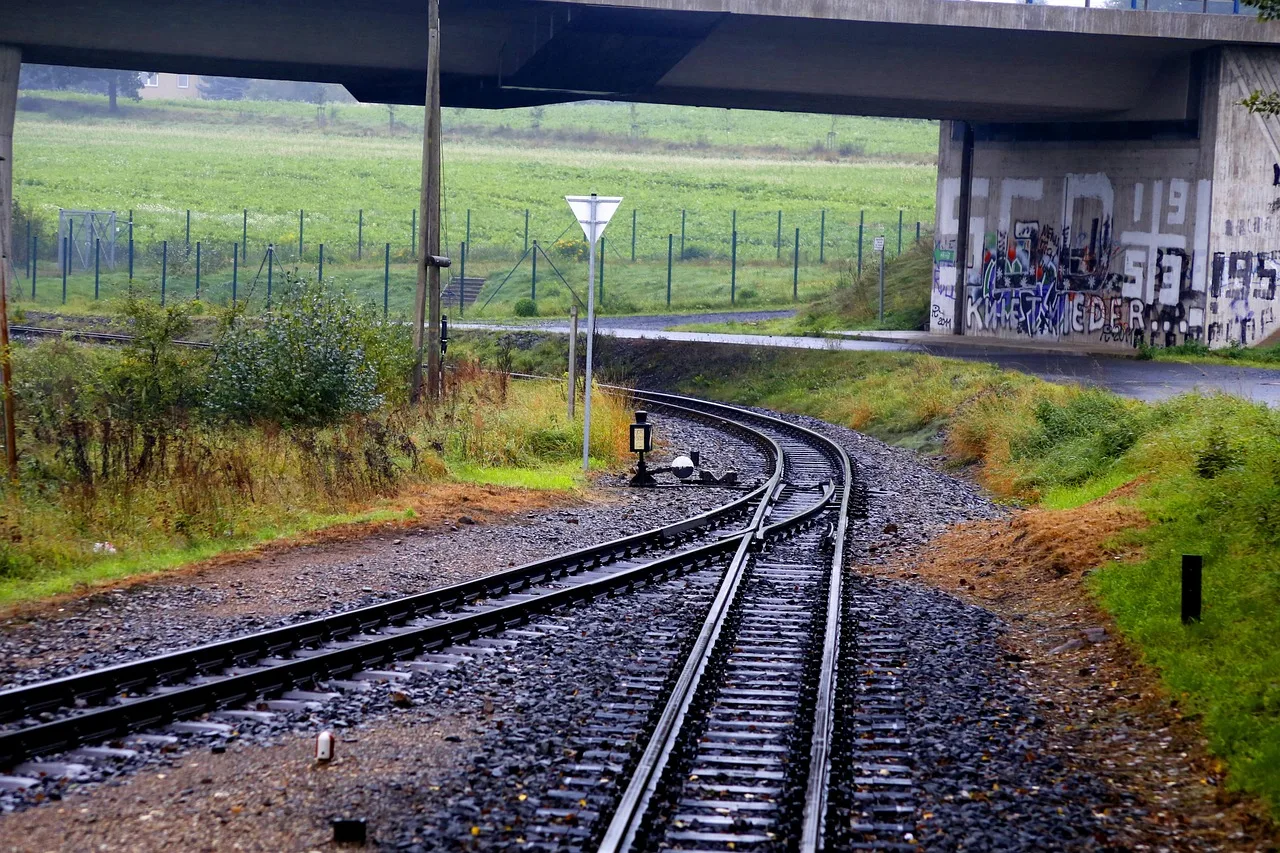 Dresden demiryolu kavşağı - dar hat tren