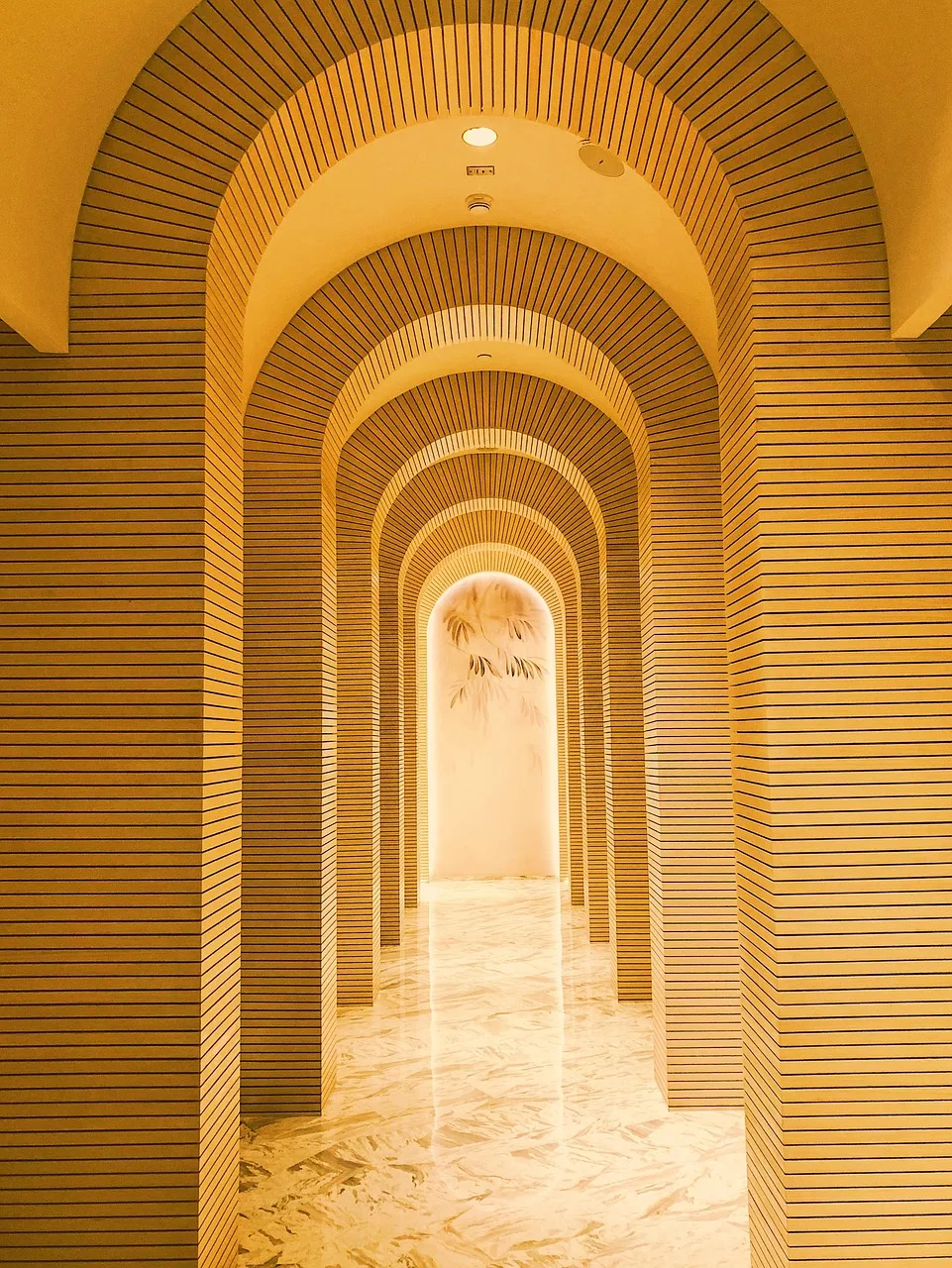 Dubai mimari koridoru kemerli geçit fotoğrafı