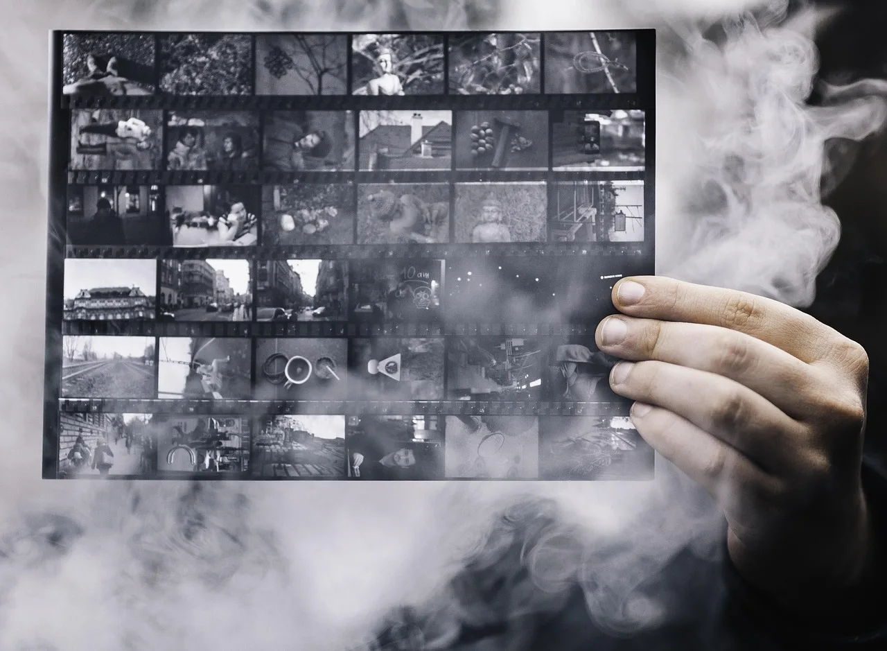 Dumanlı el fotoğrafı - analog ışık efekti