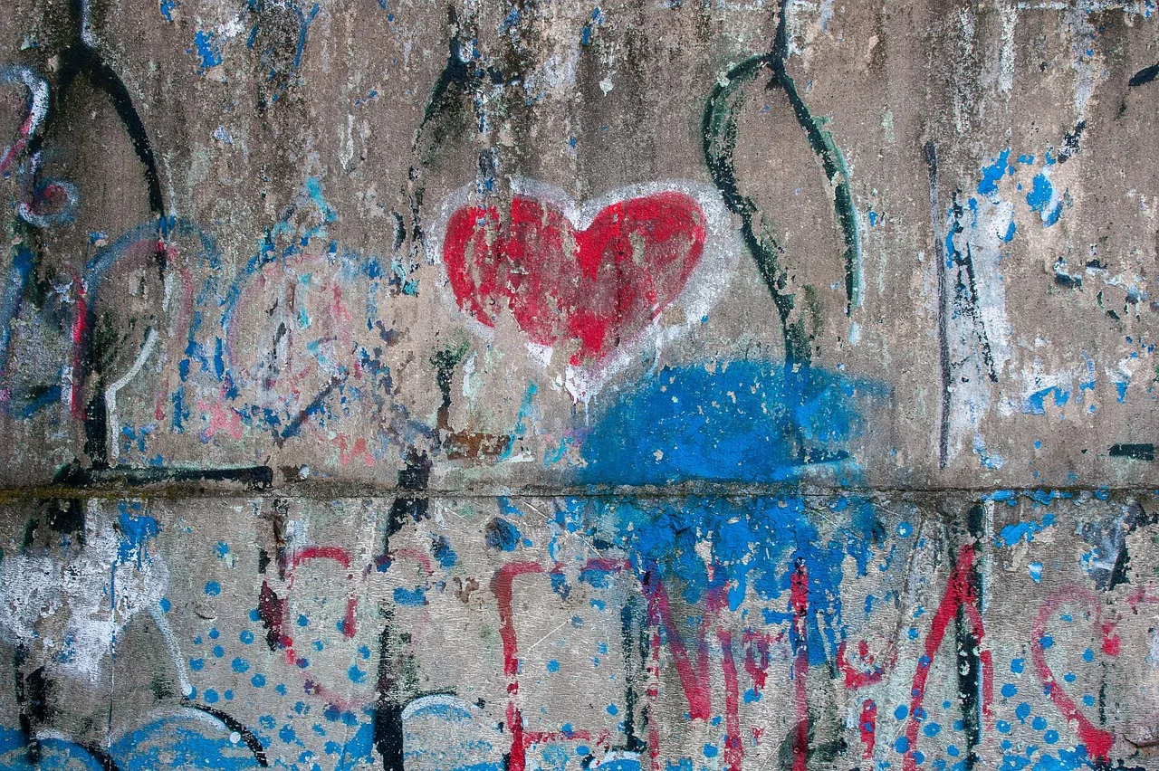 Duvar kağıdı 4k graffiti tasarımı - modern laptop arka planı