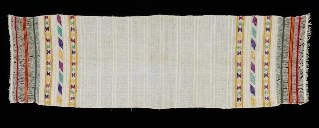 El Dokuması Geleneksel Kilim Parçası ve Renkli Etnik Desenli Dokuma Sanatı