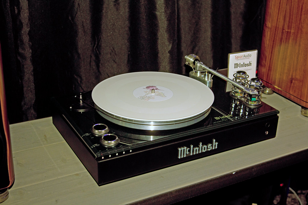 Elegan McIntosh Pikap ve Beyaz Plakla Tanışın: Analog Sesin Büyüsü