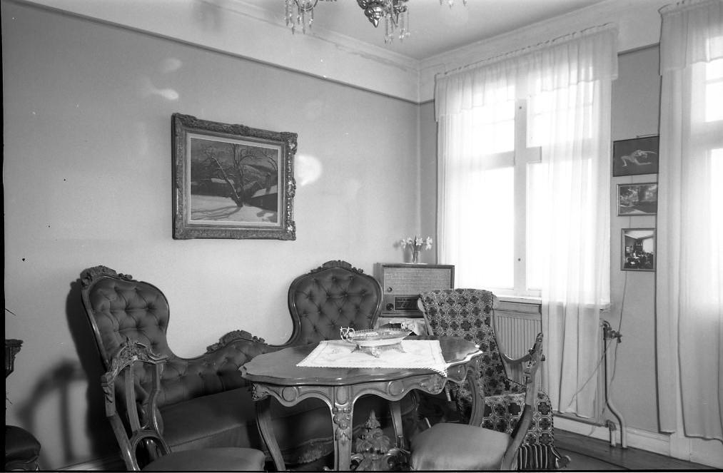 Eski Dönem Lüks Salon Tasarımı ve Nostaljik İç Mekan Detayları