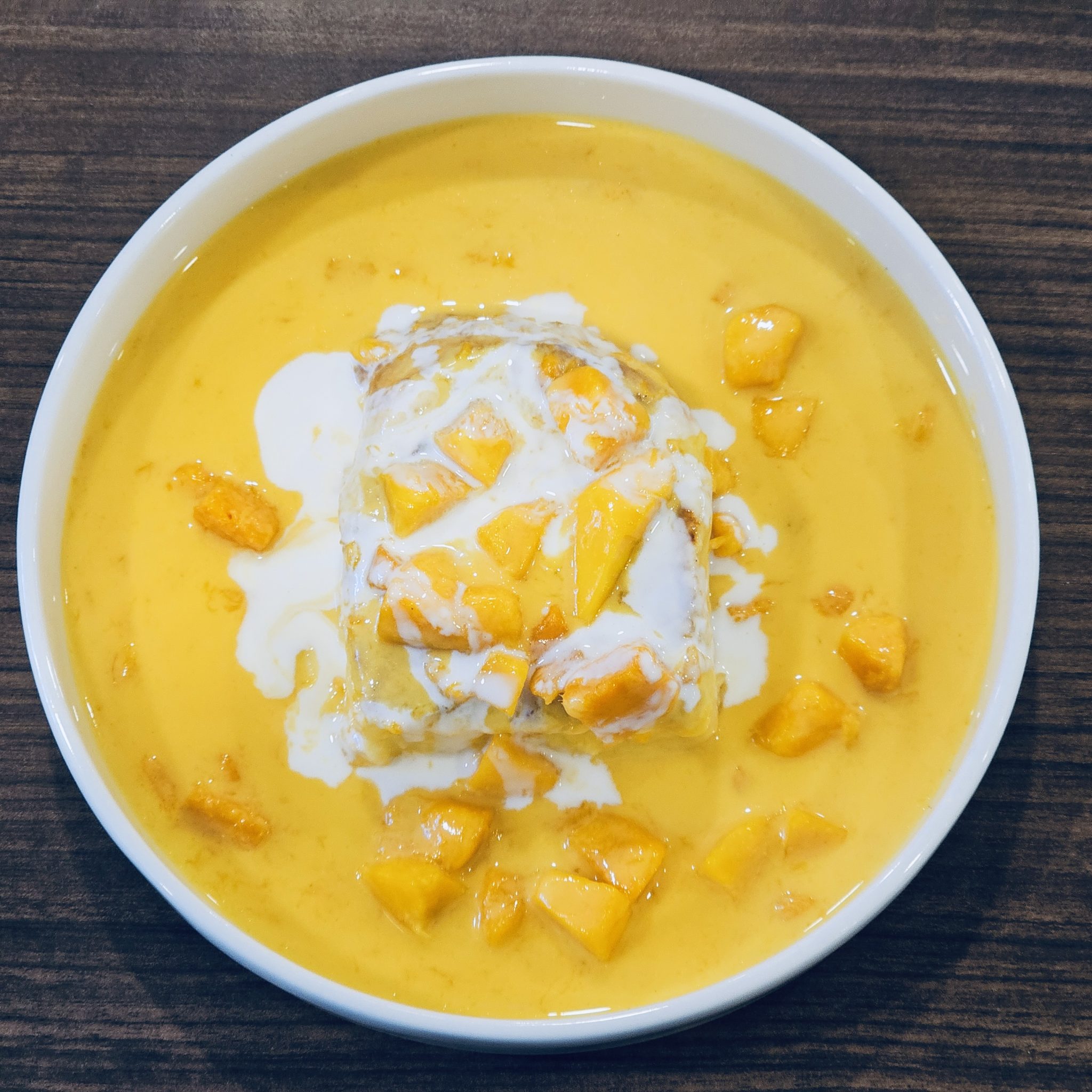 Ev Yapımı Mango Soslu Dondurmalı Egzotik Yaz Tatlısı ve Sunum Önerisi