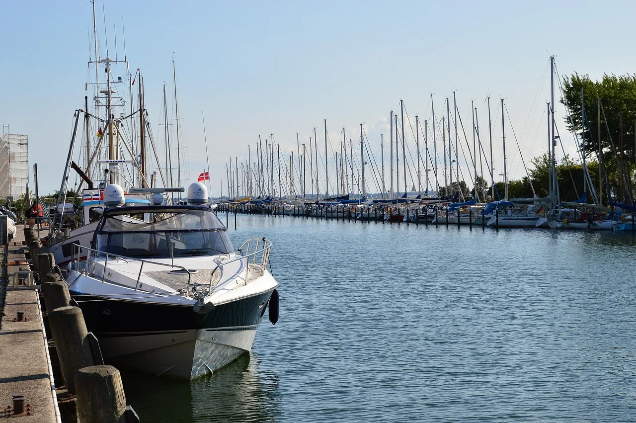 Fehmarn yat limanı Baltık Denizi manzarası