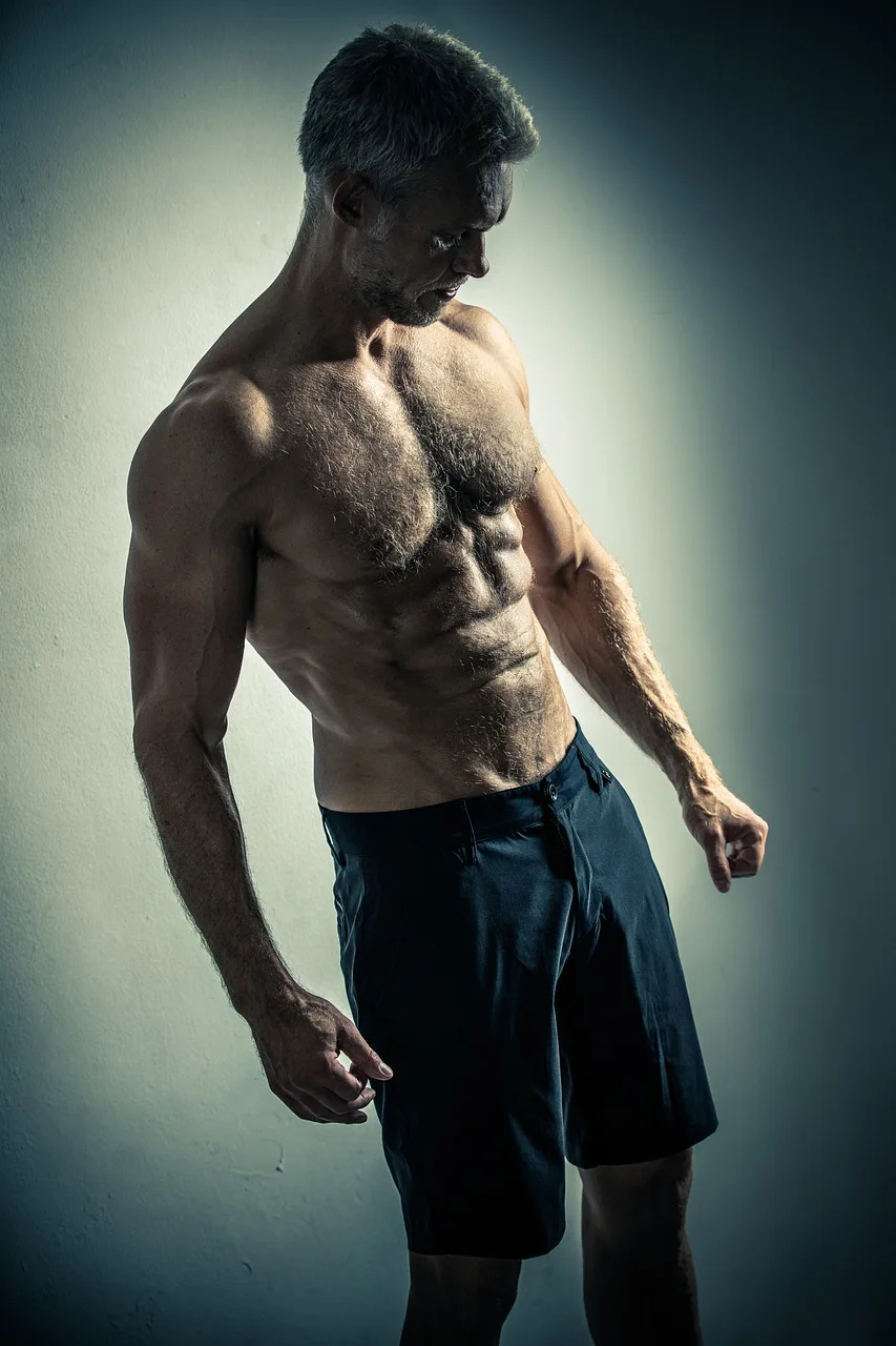 Fitness salonunda güç odaklı antrenman - aktif yaşam