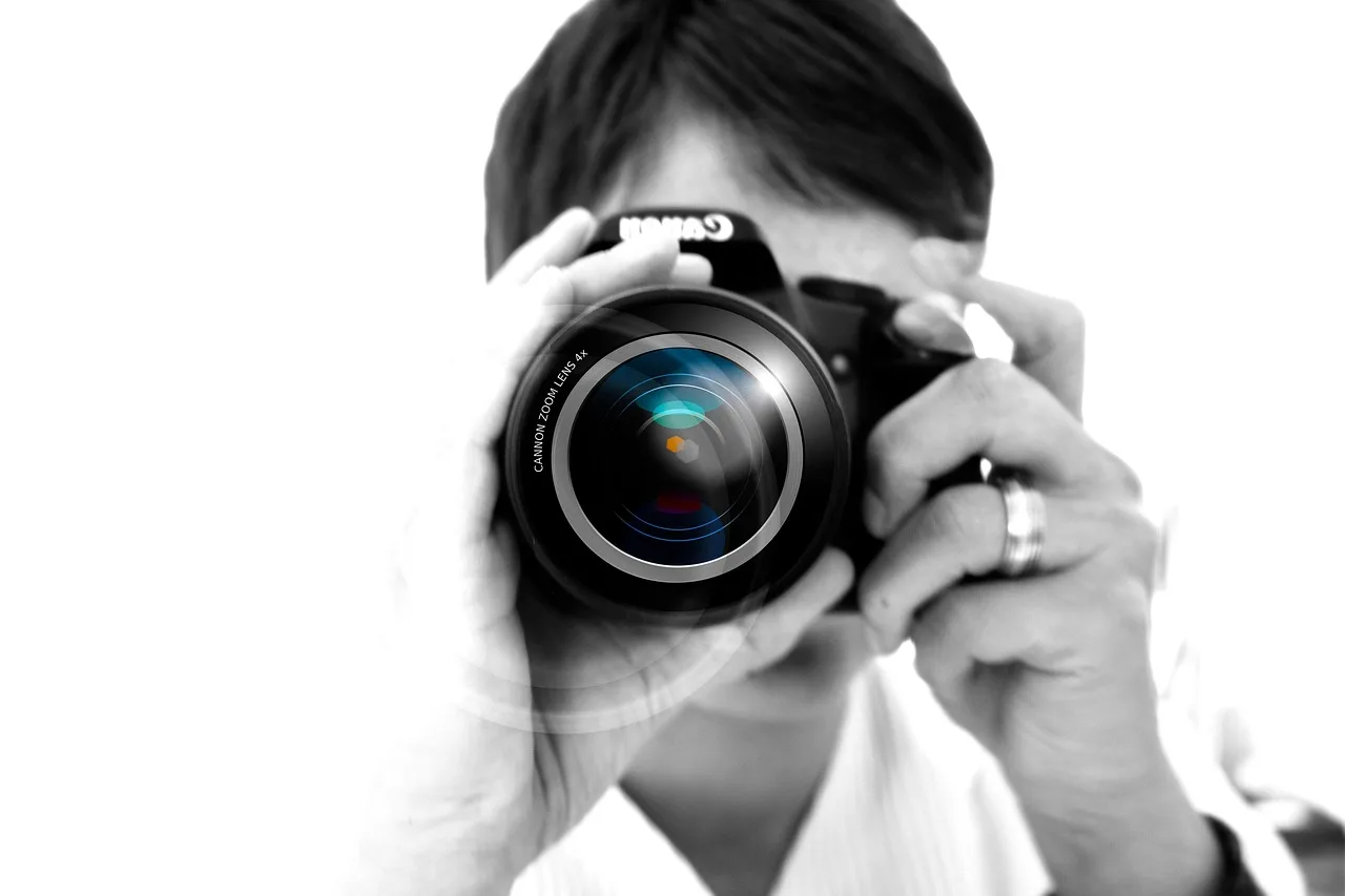 Fotoğrafçı kamera ve lens odaklı çalışma