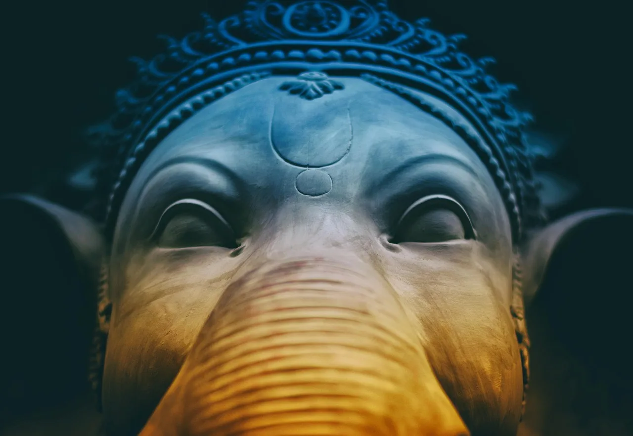 Ganesha tanrı heykeli yakından - Hint sanat