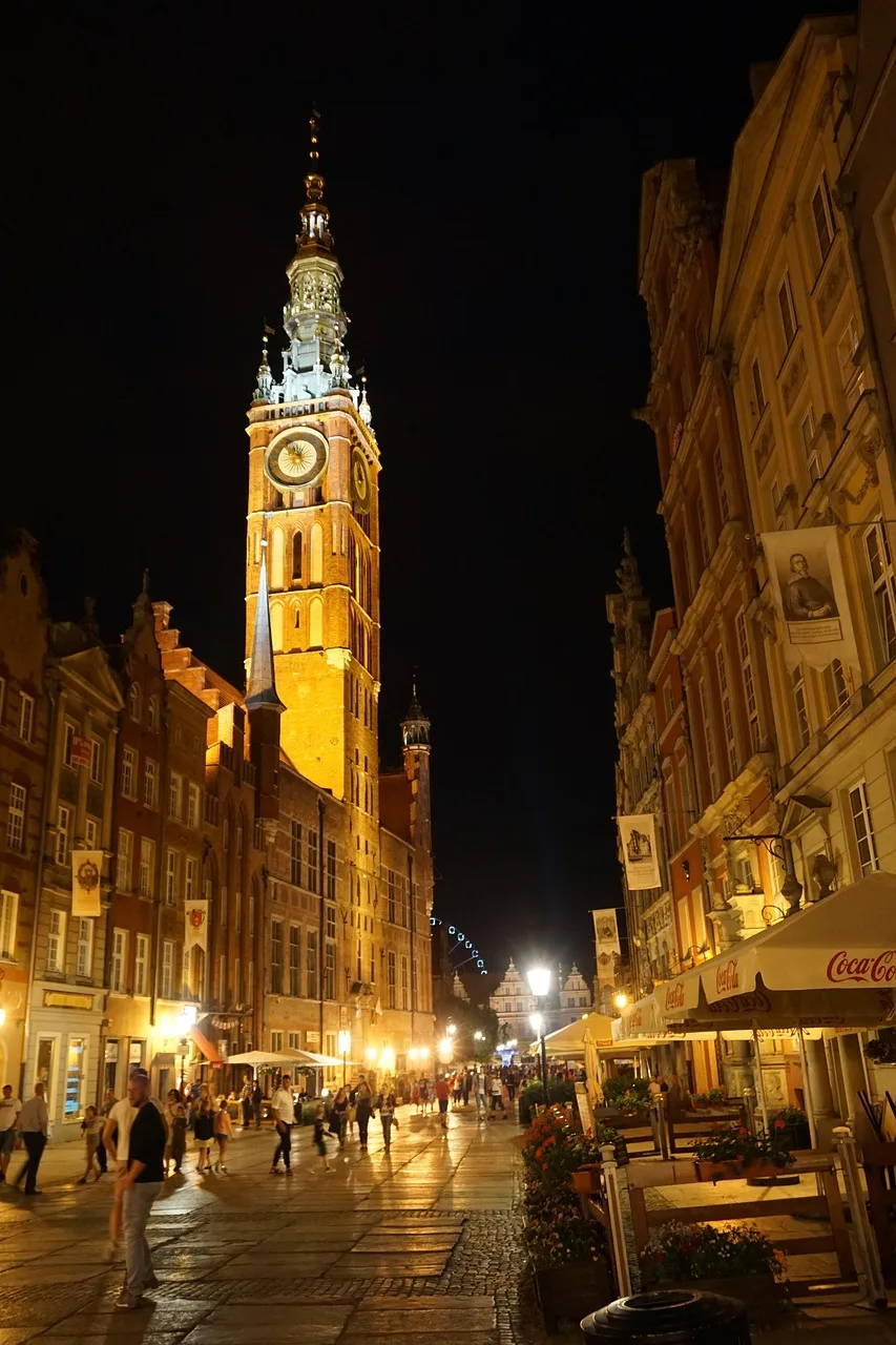 Gdańsk eski şehir gece sokakları fotoğrafı