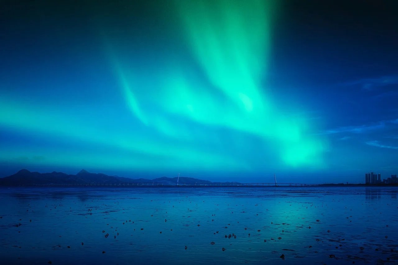 Gece deniz köprüsü manzarası - aurora ışıkları