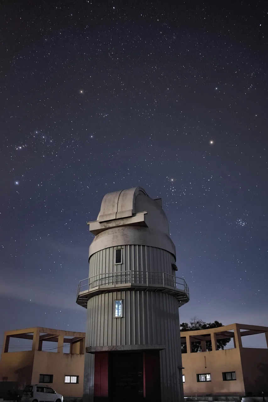 Gece gökyüzü Orion takımyıldızı fotoğrafı