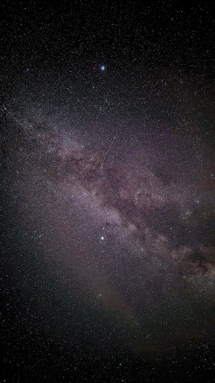 Gece gökyüzü yıldızlı manzara - kozmik doğa