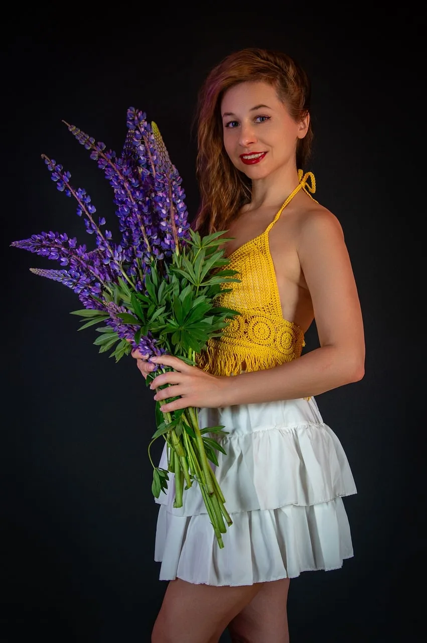 Genç kadın moda fotoğrafı - yaz stilinde