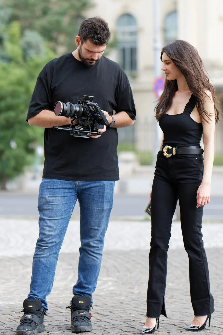 Genç model sokak modası fotoğrafı dış mekan