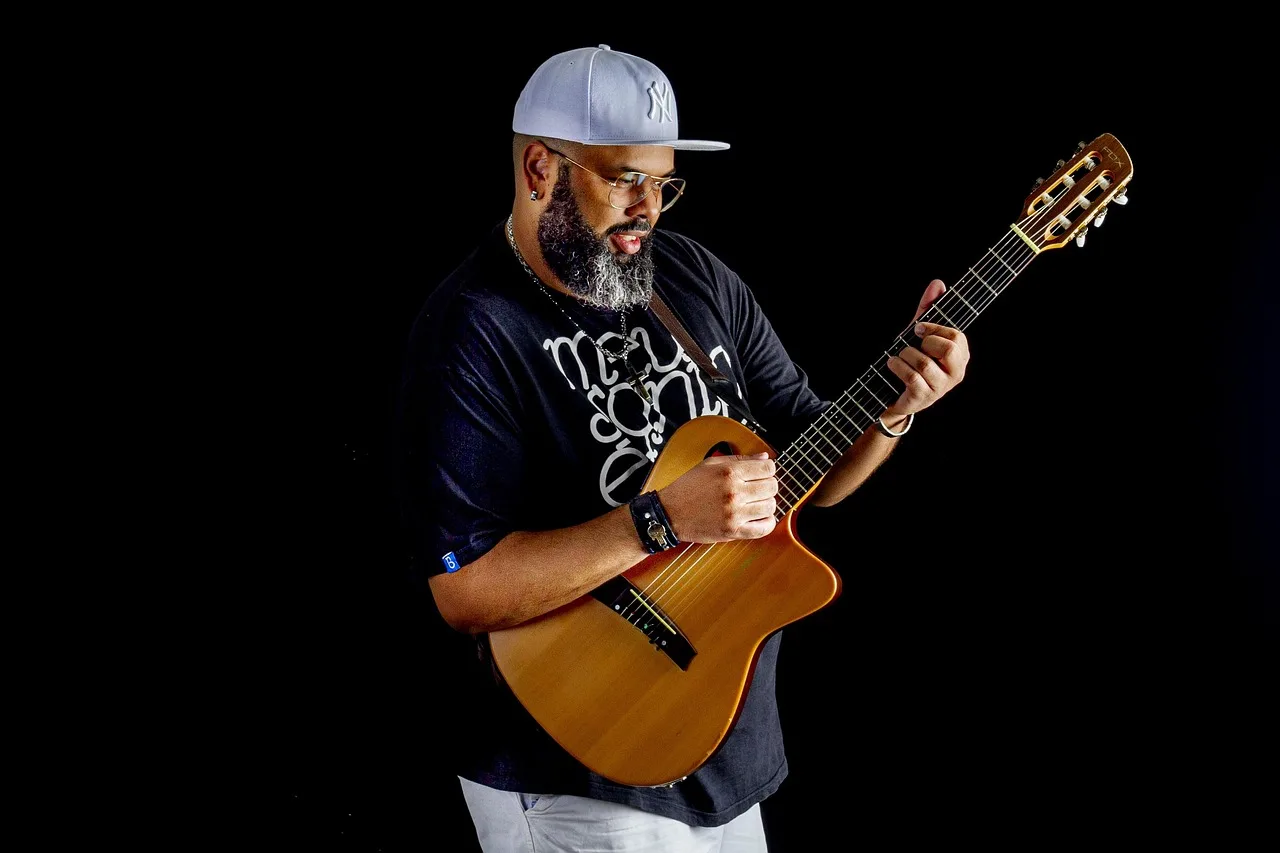 Gitar çalan sahne performansı - rock müzik