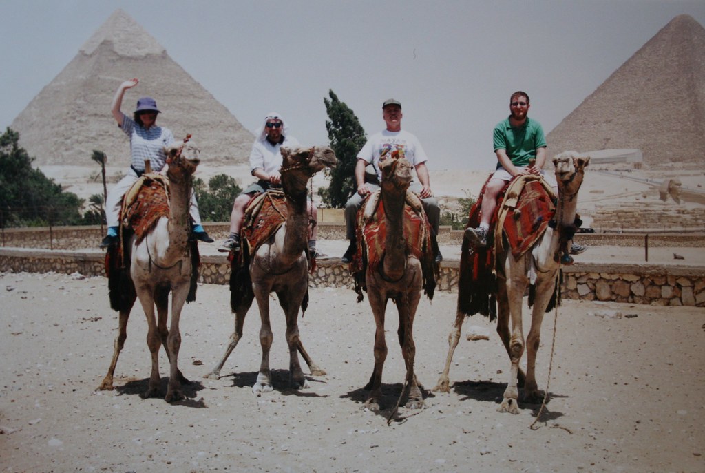 Giza Piramitleri Önünde Deve Sırtında Unutulmaz Bir Mısır Seyahat Anısı