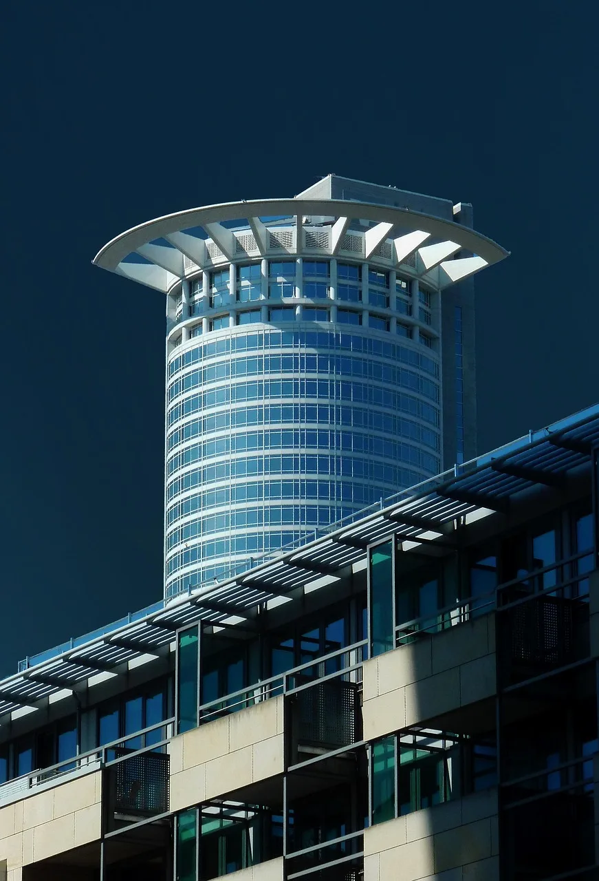 Gökdelen silueti modern şehir manzarası