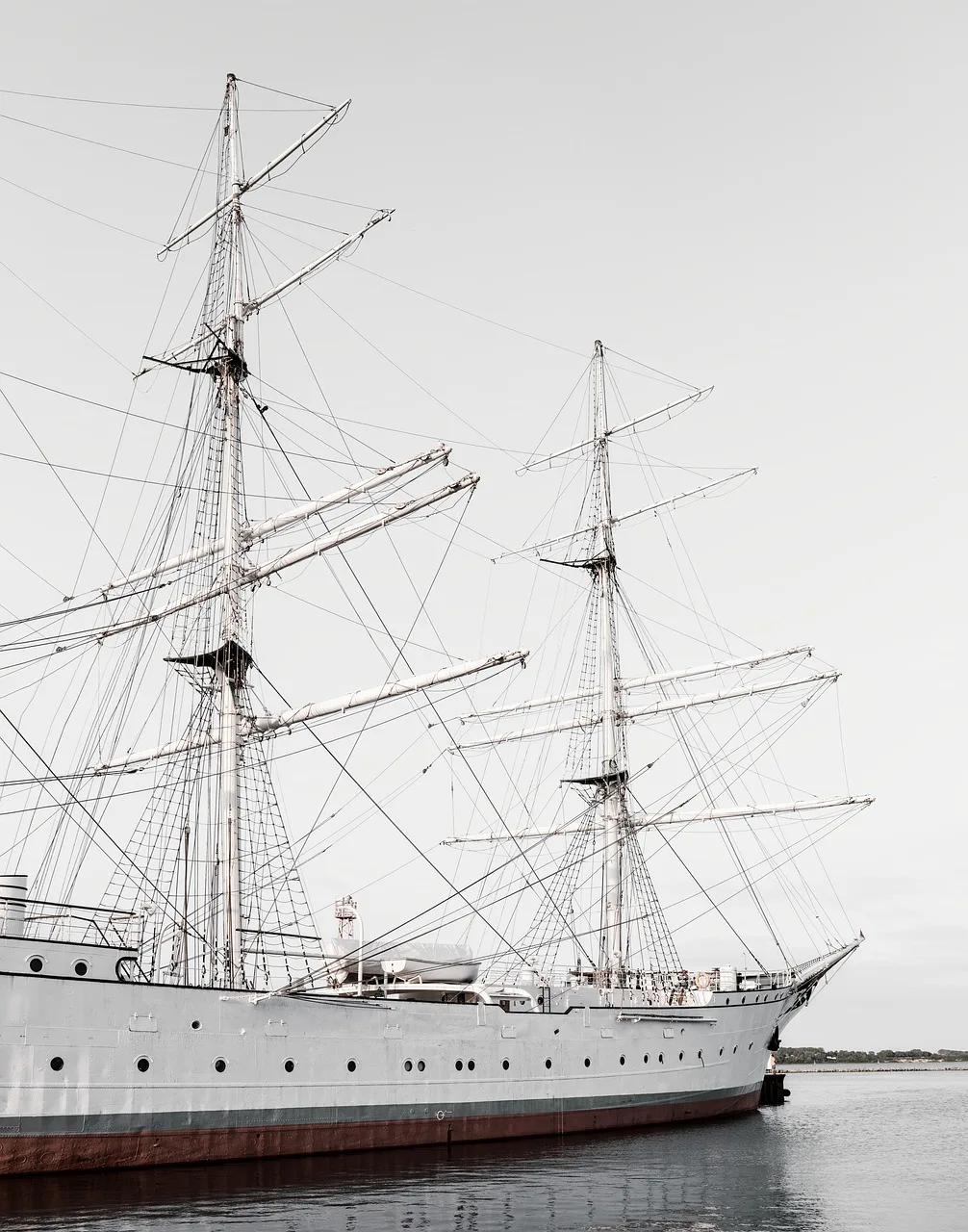 Gorch Fock eğitim gemisi limanda yelkenli fotoğraf