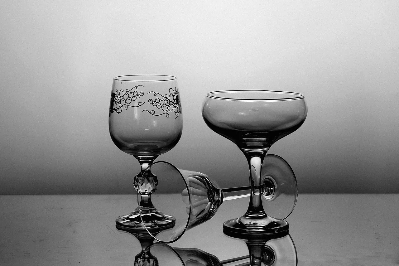 Gözlükle sanat temalı duru nesne fotoğrafı