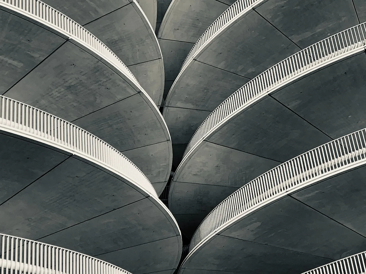 Gri beton yapı - modern mimari fotoğrafı