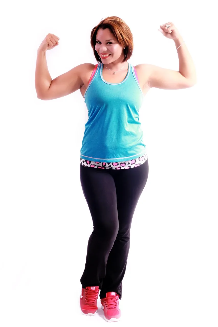 Güçlü kadın figürü - fitness antrenmanı Güçlü kadın figürü - fitness antrenmanı