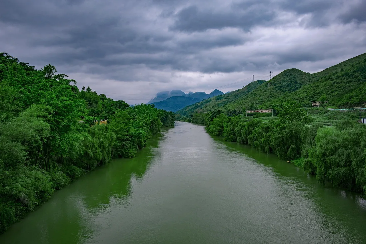 Guizhou ahşap şehir nehir manzarası - doğal güzellik