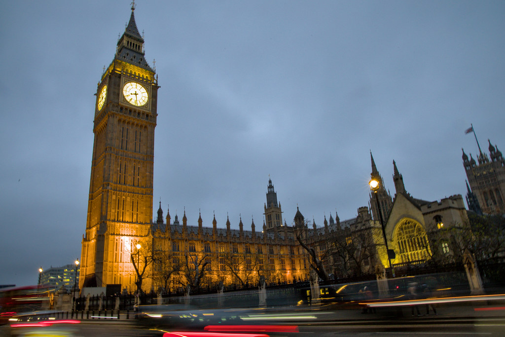 Gün Batımında Işıklanan Big Ben ve Westminster Sarayı, Londra Şehir Manzarası