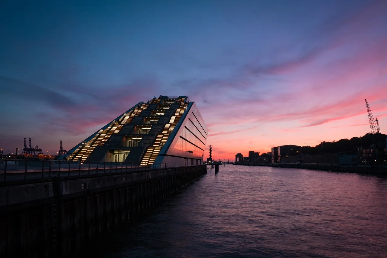 Hamburg limanı akşam manzarası - modern mimari