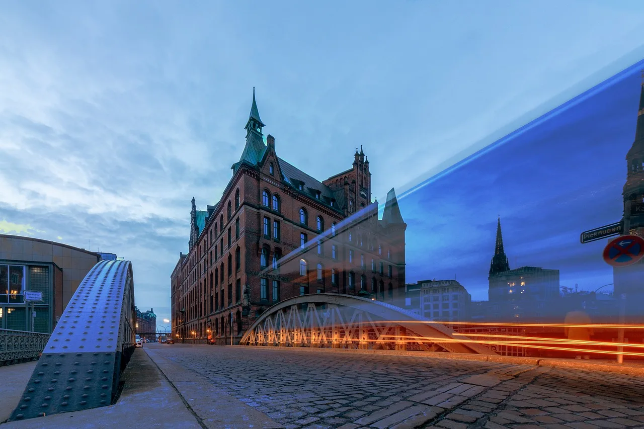 Hamburg Speicherstadt köprüsü tarihi mimari