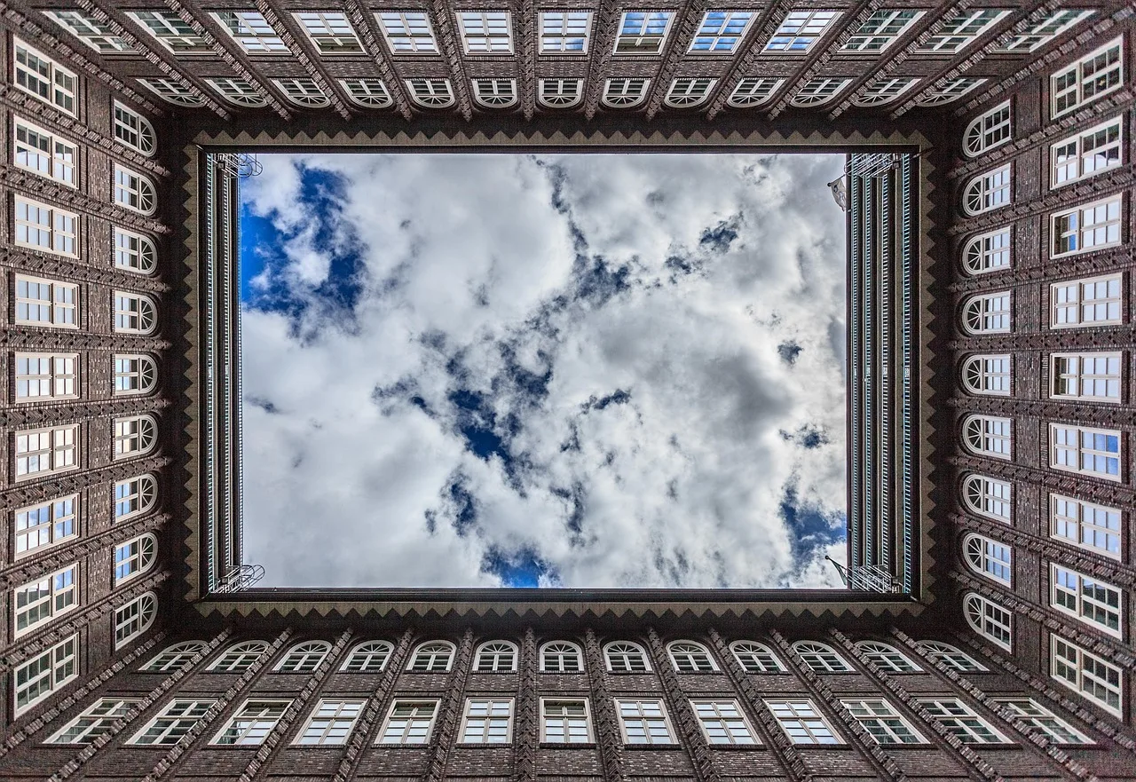 Hamburg tarihi bina - simetrik mimari fotoğrafı