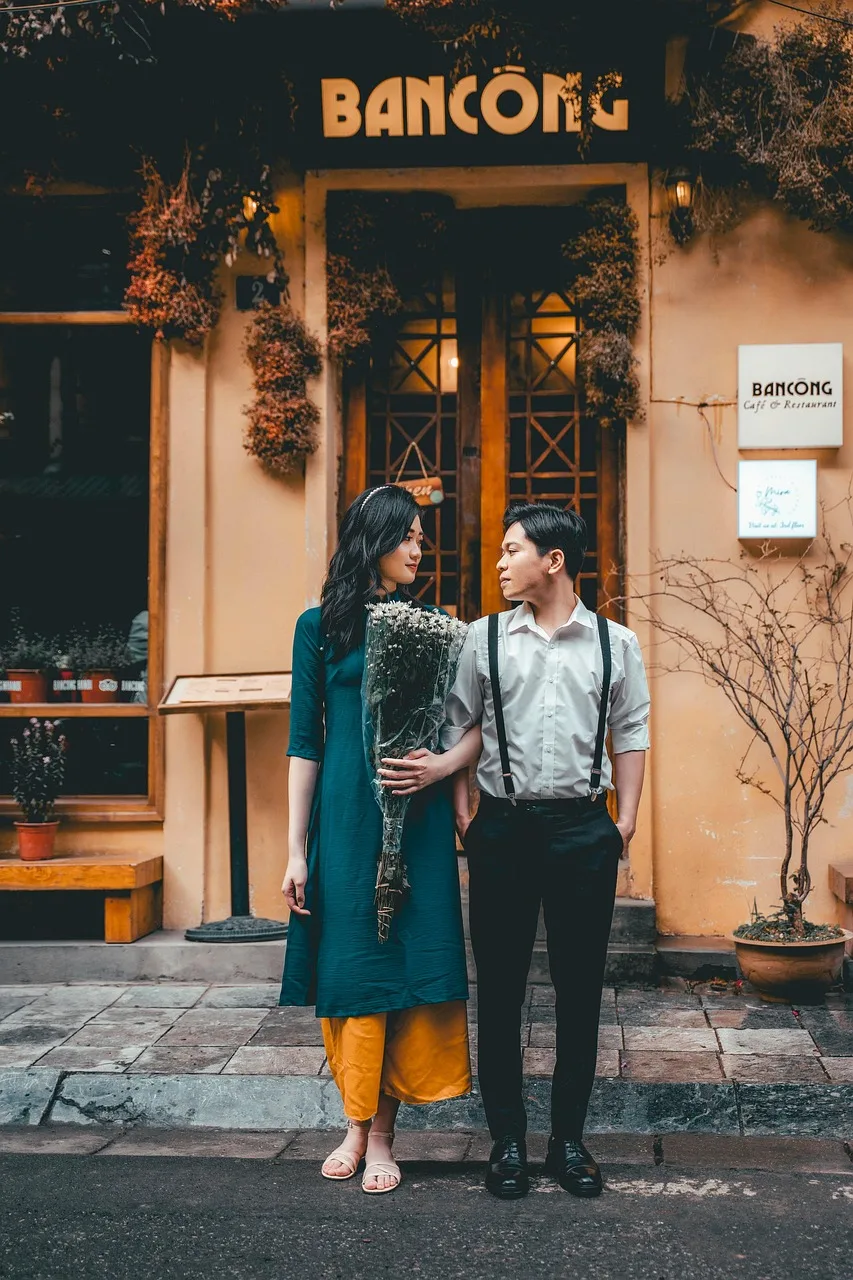 Hanoi'de düğün yapan mutlu çift