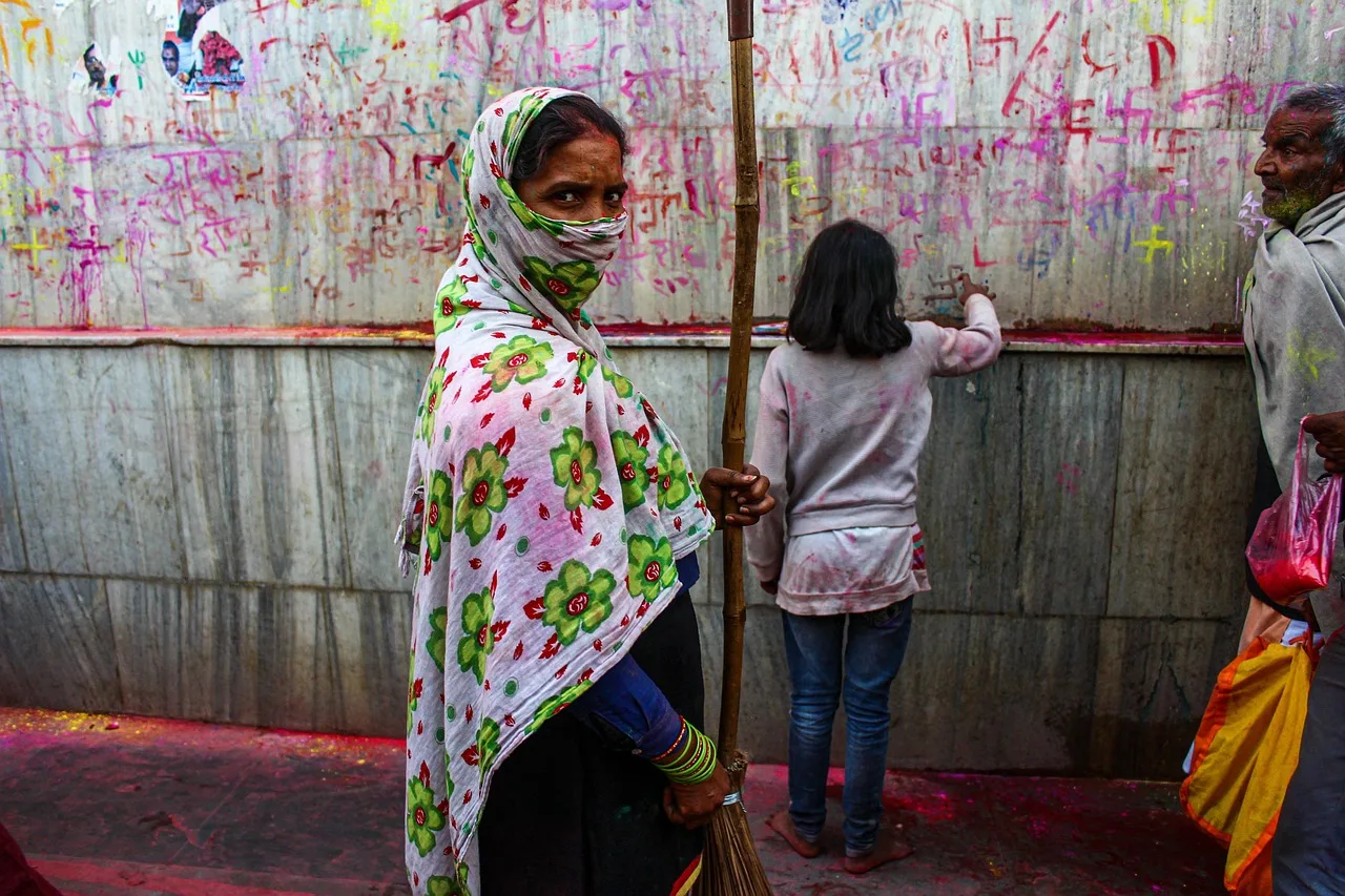 Hindistan Holi Festivali - renkli kadın portresi