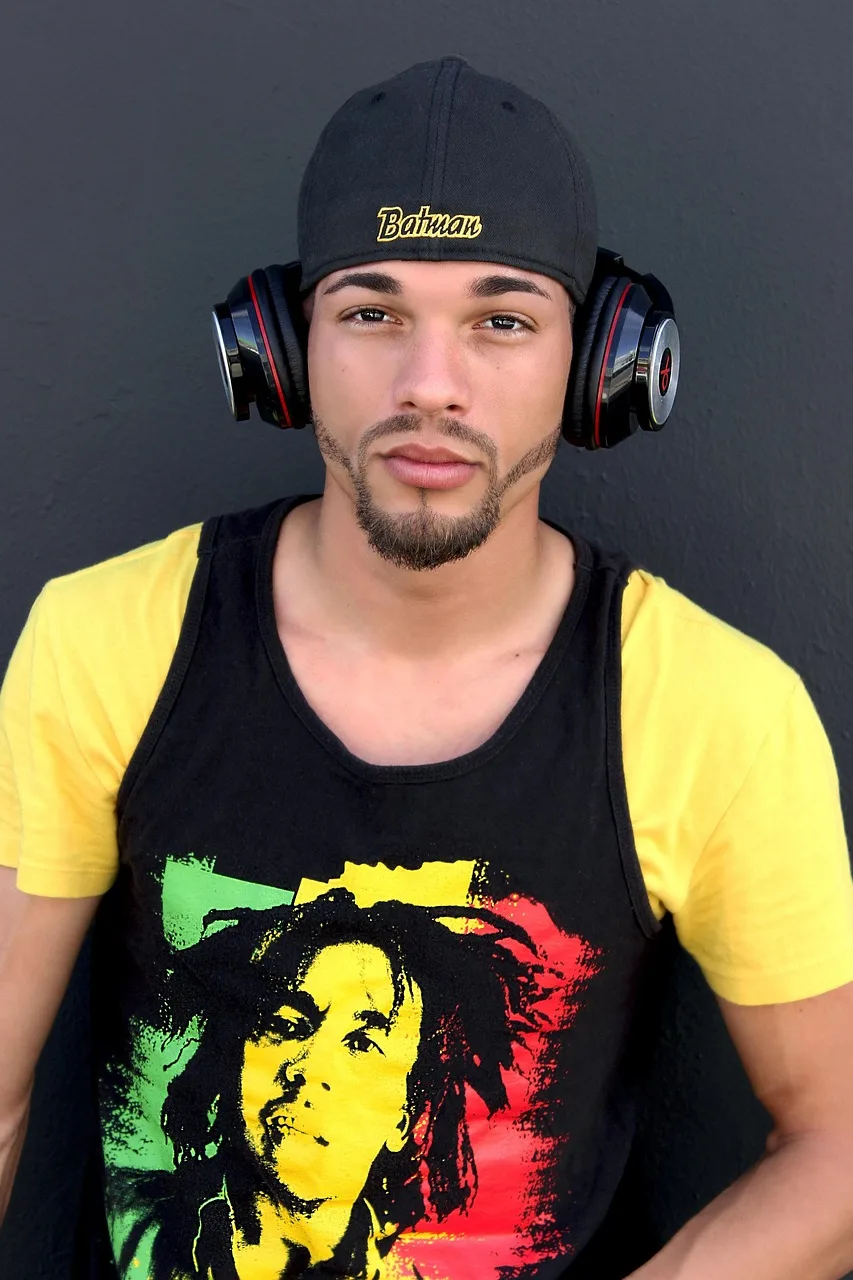 Hip hop stilinde genç model portresi