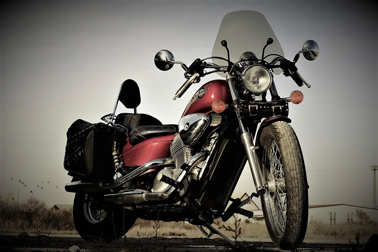 Honda Shadow 750 motosiklet - siyah gövde detayı