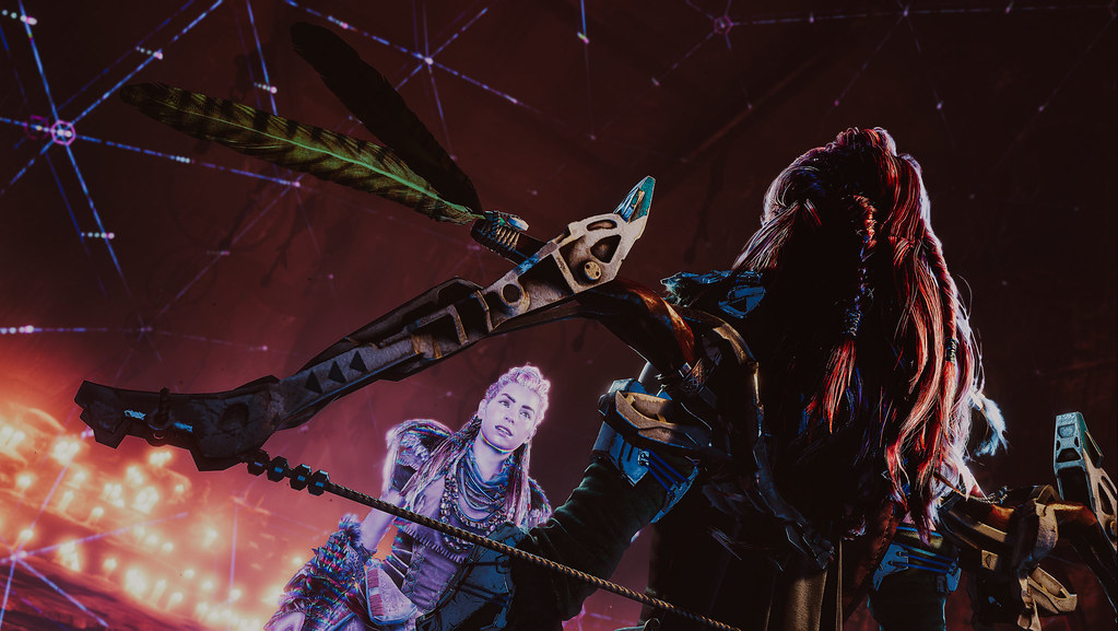 horizon forbidden west oyunundan aloy karakteri epik sahne ve kostüm detayları