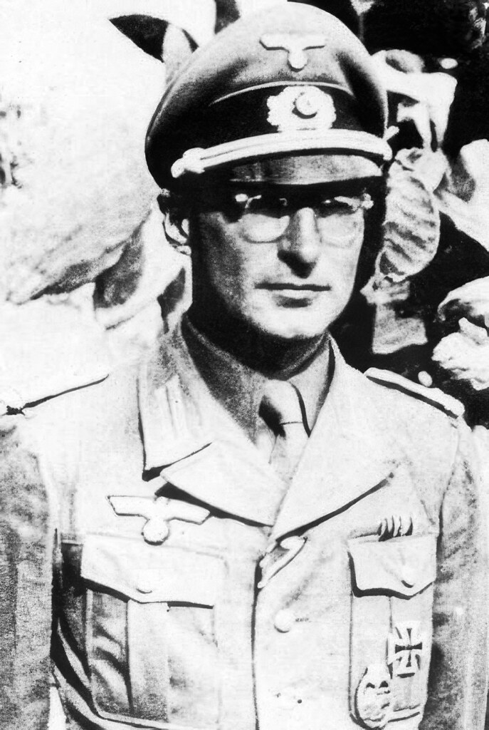 İkinci Dünya Savaşı dönemi Nazi subayı tarihi siyah beyaz portre fotoğraf