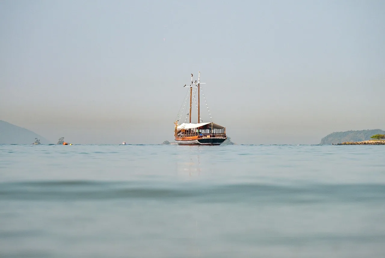 Indigo sahilinde şafak manzarası - panoramik kıyı