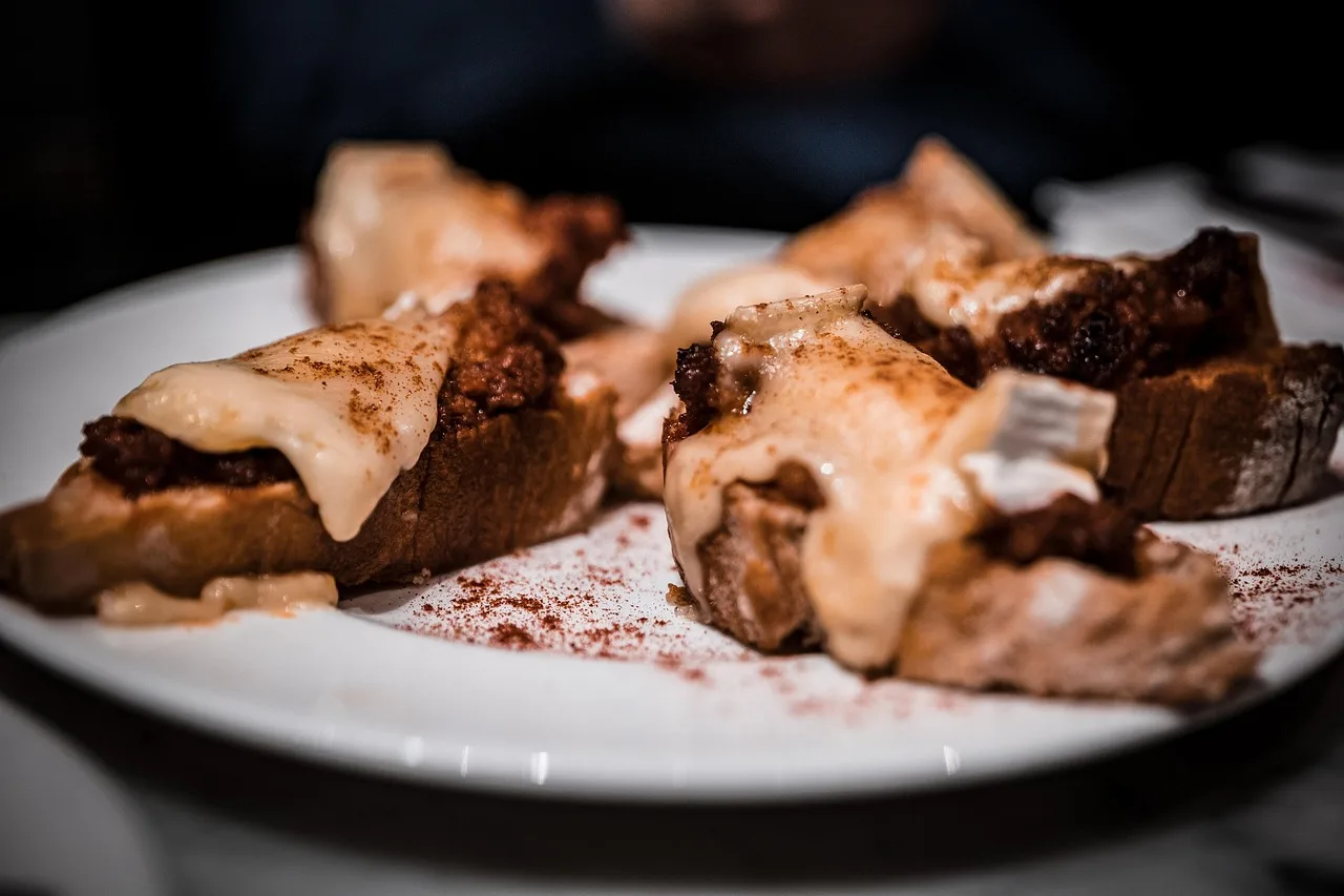 İspanyol peynirli ekmek tapa atıştırmalık yakın çekim