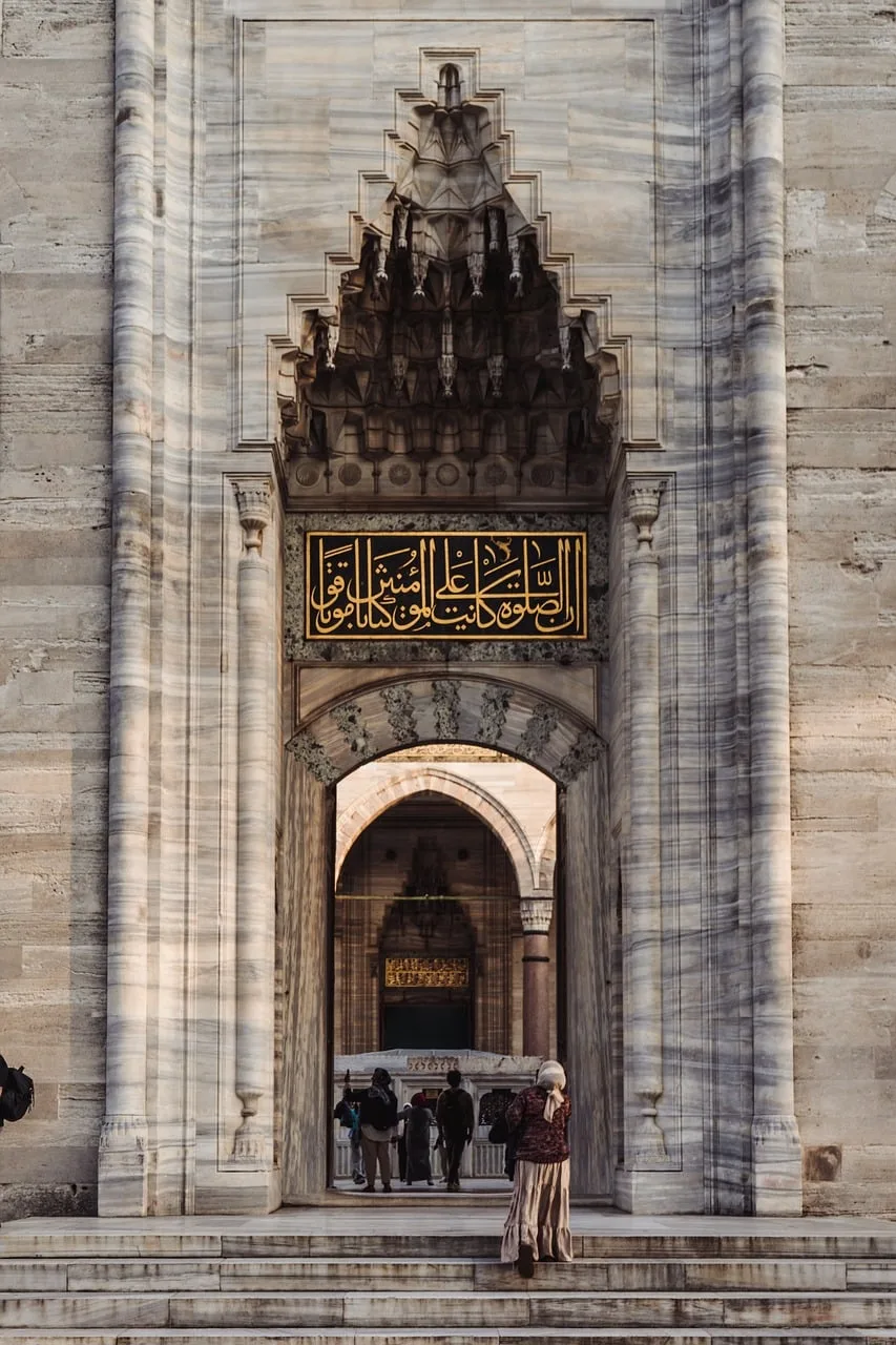 İstanbul camii girişi - Osmanlı mimarisi detayları