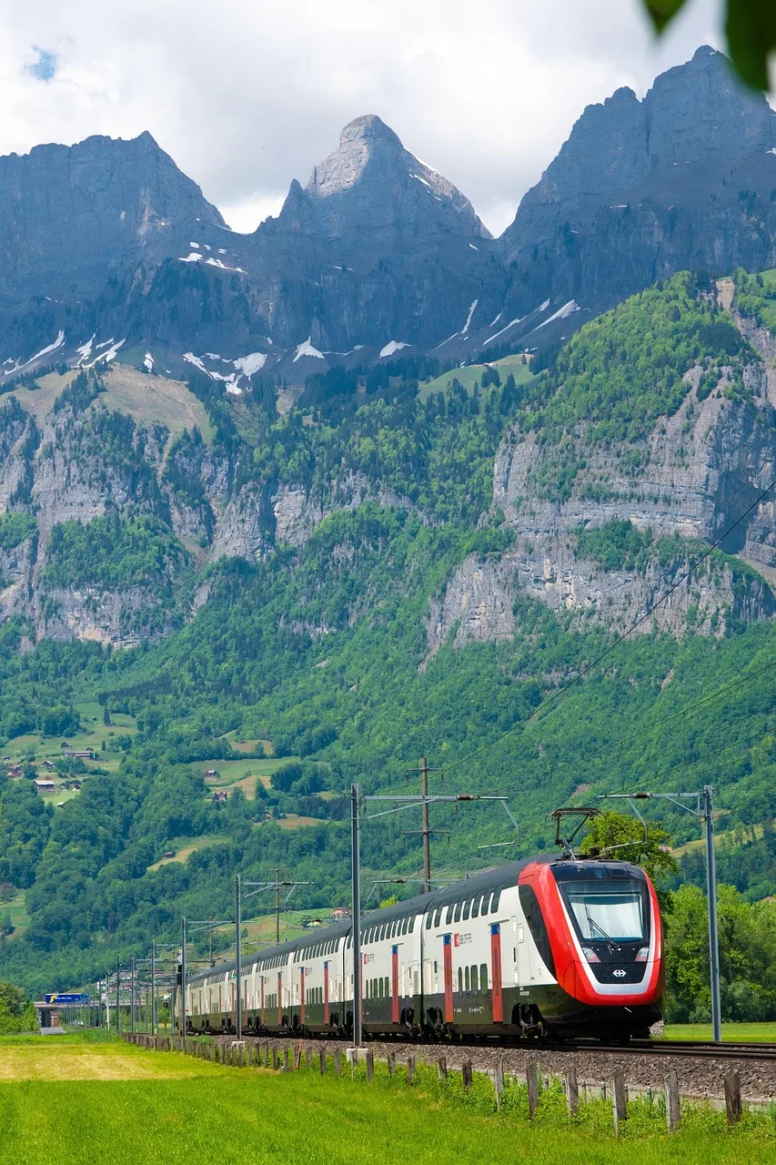 İsviçre yolcu treni çift katlı fotoğrafı