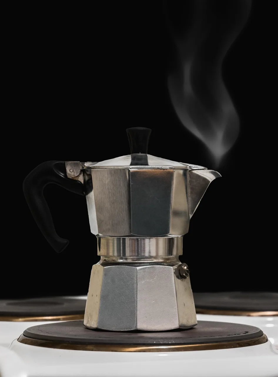 İtalyan kahve makinesi sabah buharı - nostaljik espresso