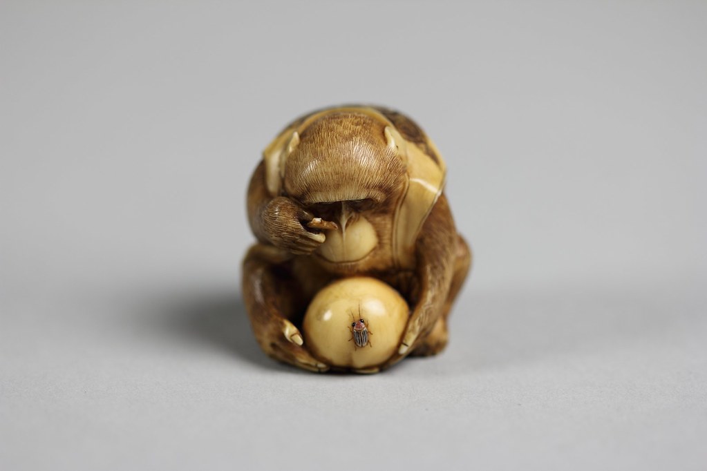 Japon Netsuke Sanatından Gözünü Kapatan Maymun ve Böcek Detaylı Figür