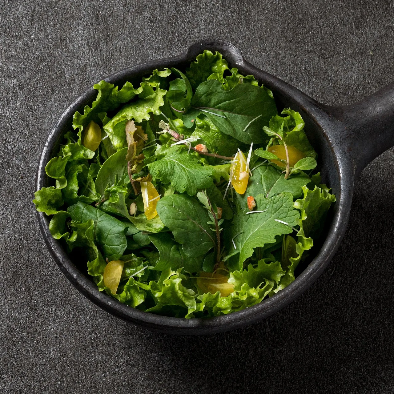 Japon usulü taze yeşil salata - sağlıklı öğün
