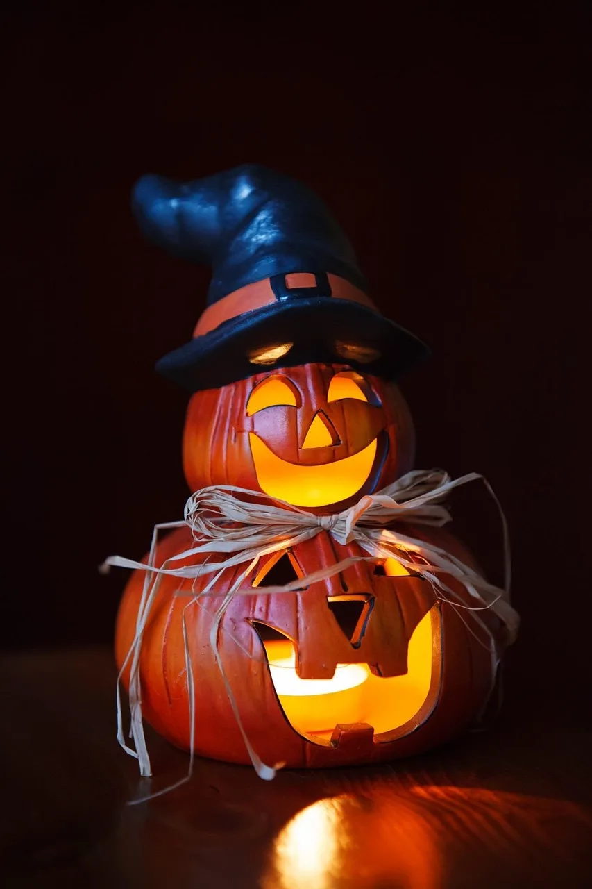 Kabak başlıklı gülen jack‑o‑lantern dekorasyonu