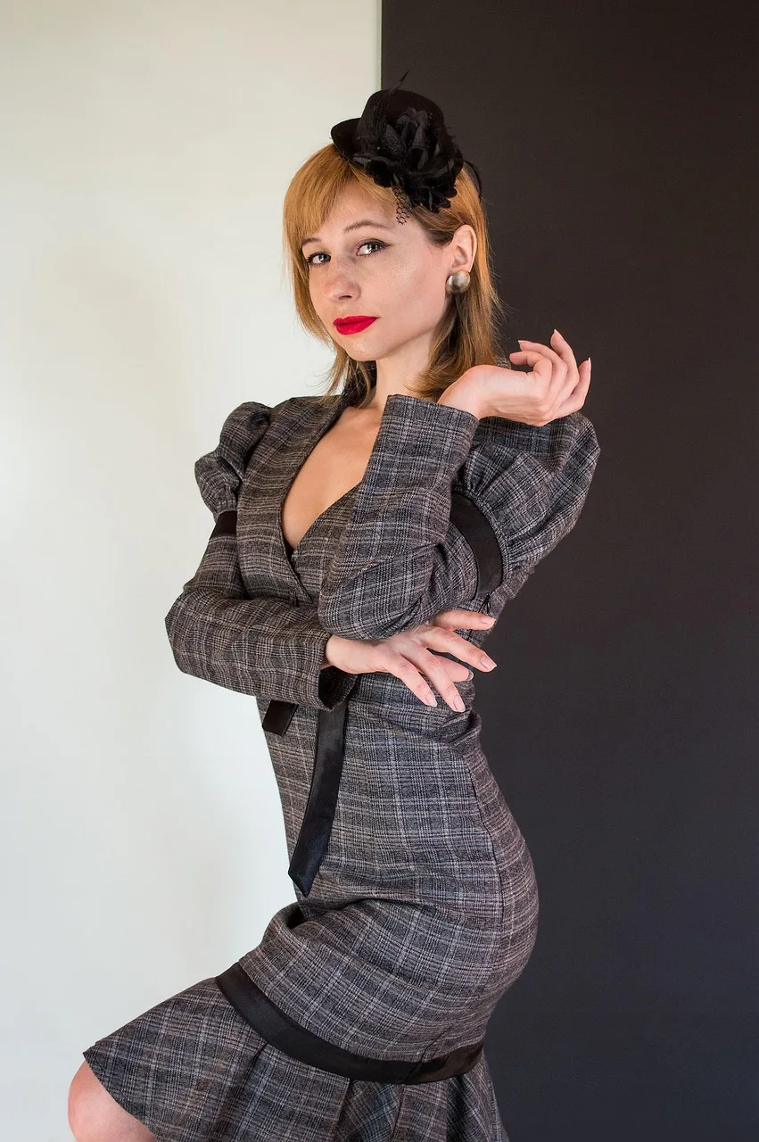 Kadın model retro elbise - stil fotoğrafı