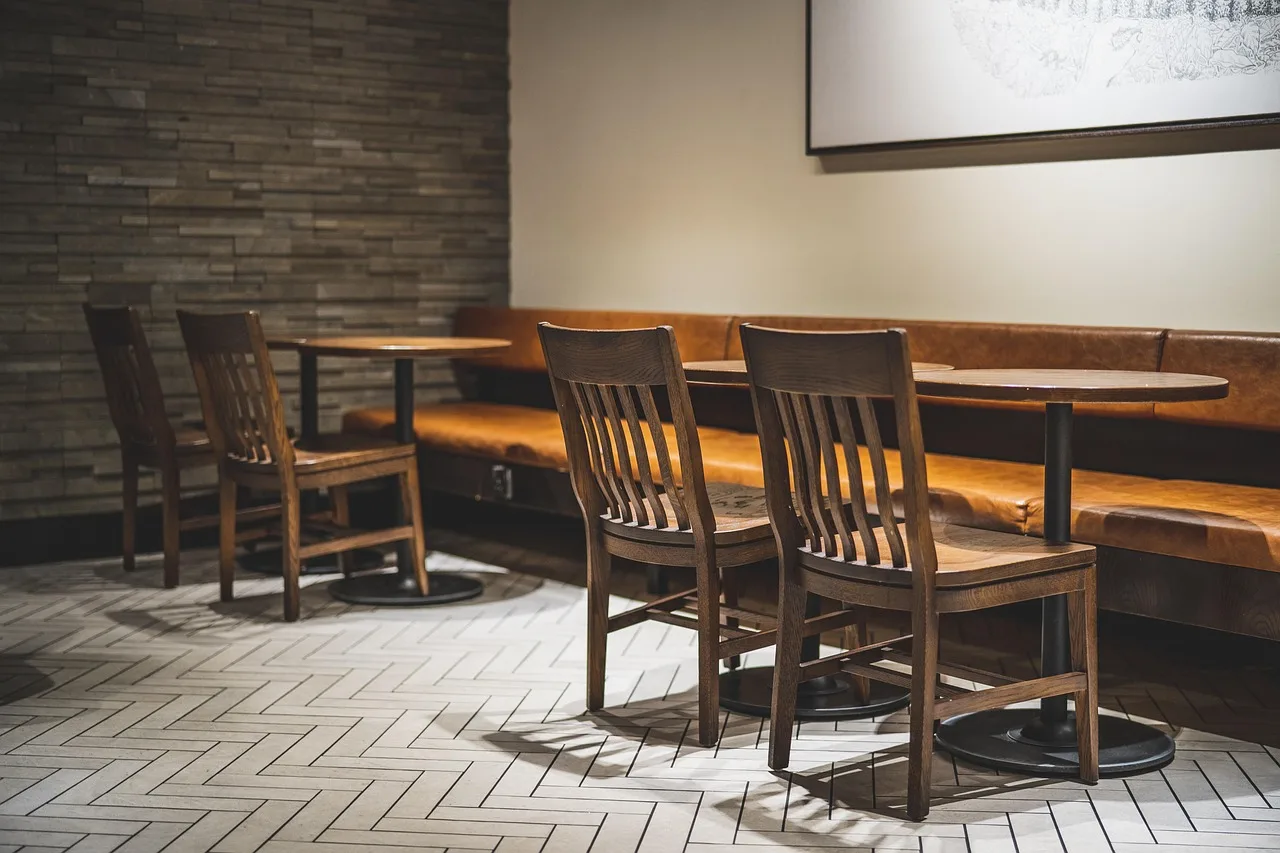Kafe iç mekan mobilya düzeni - modern oturma alanı