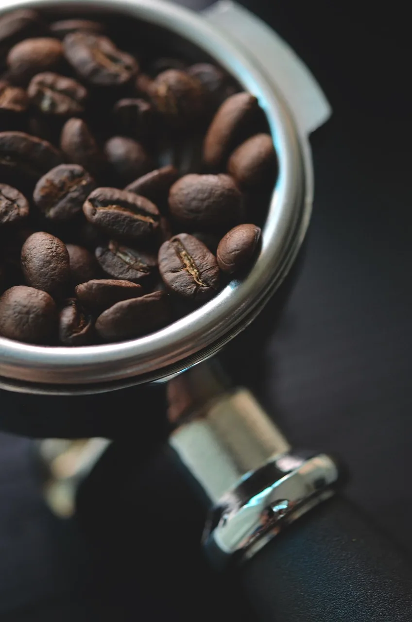Kahve çekirdeği ve gri kafe atmosferi - restoran fotoğrafı